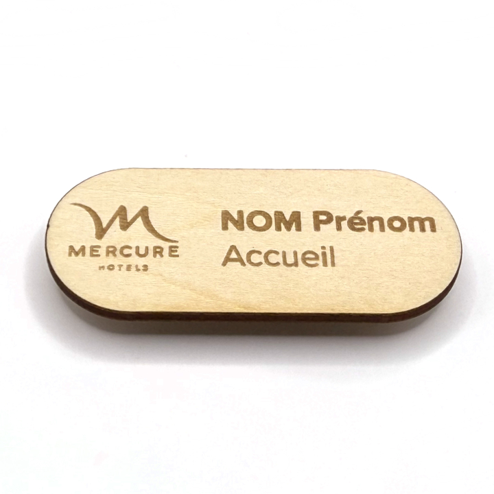 Ovale naambadge met magneet 70x30 mm van gegraveerd hout