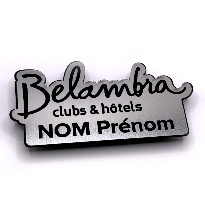 Naambadge met magneet in eigen vorm - geborsteld metaal, gegraveerd