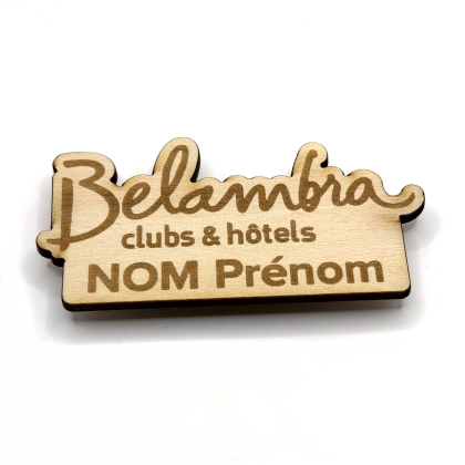 Houten naambadge op maat met magneetsluiting en lasergravure